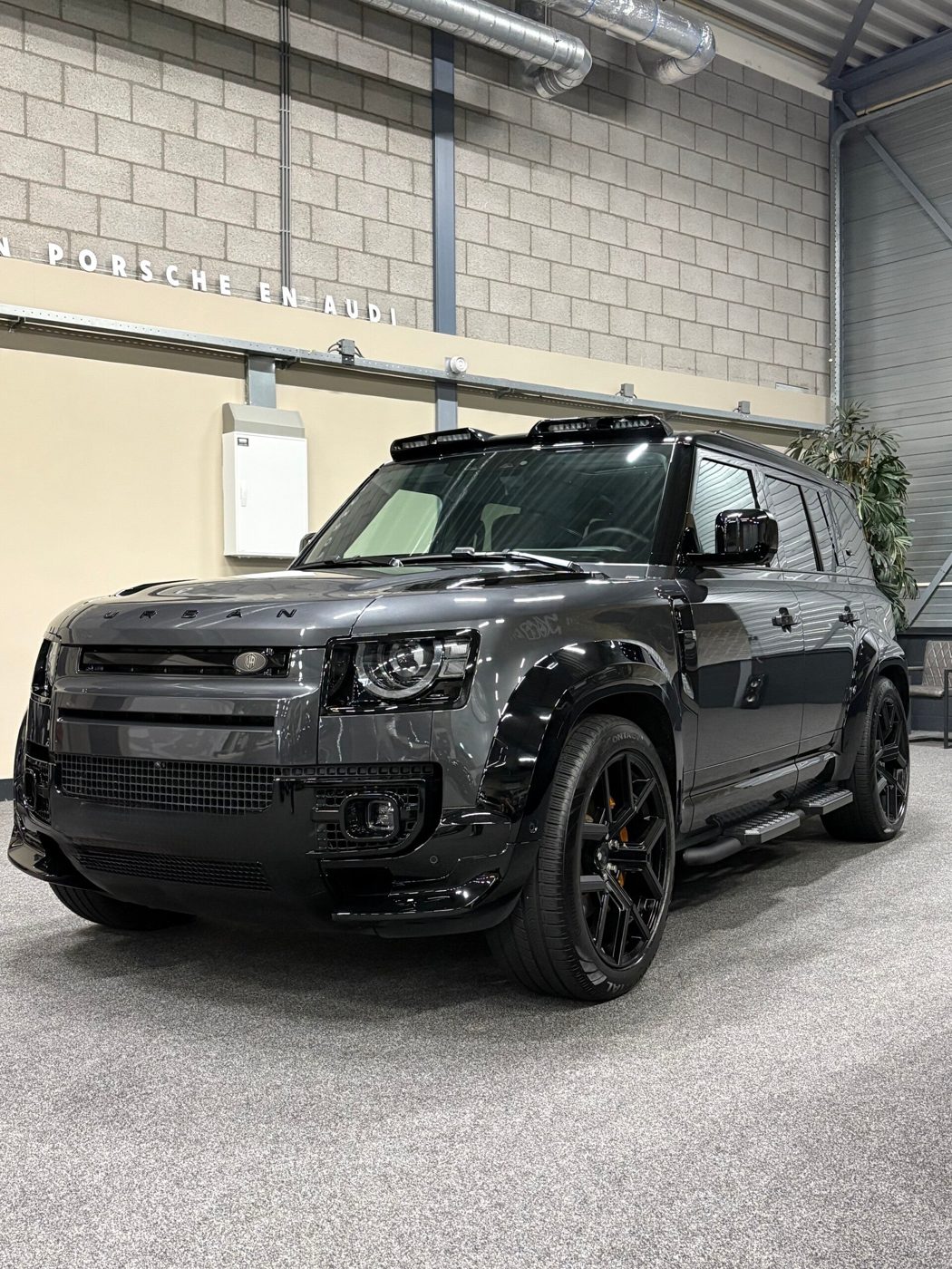 Land Rover Defender na behandeling
