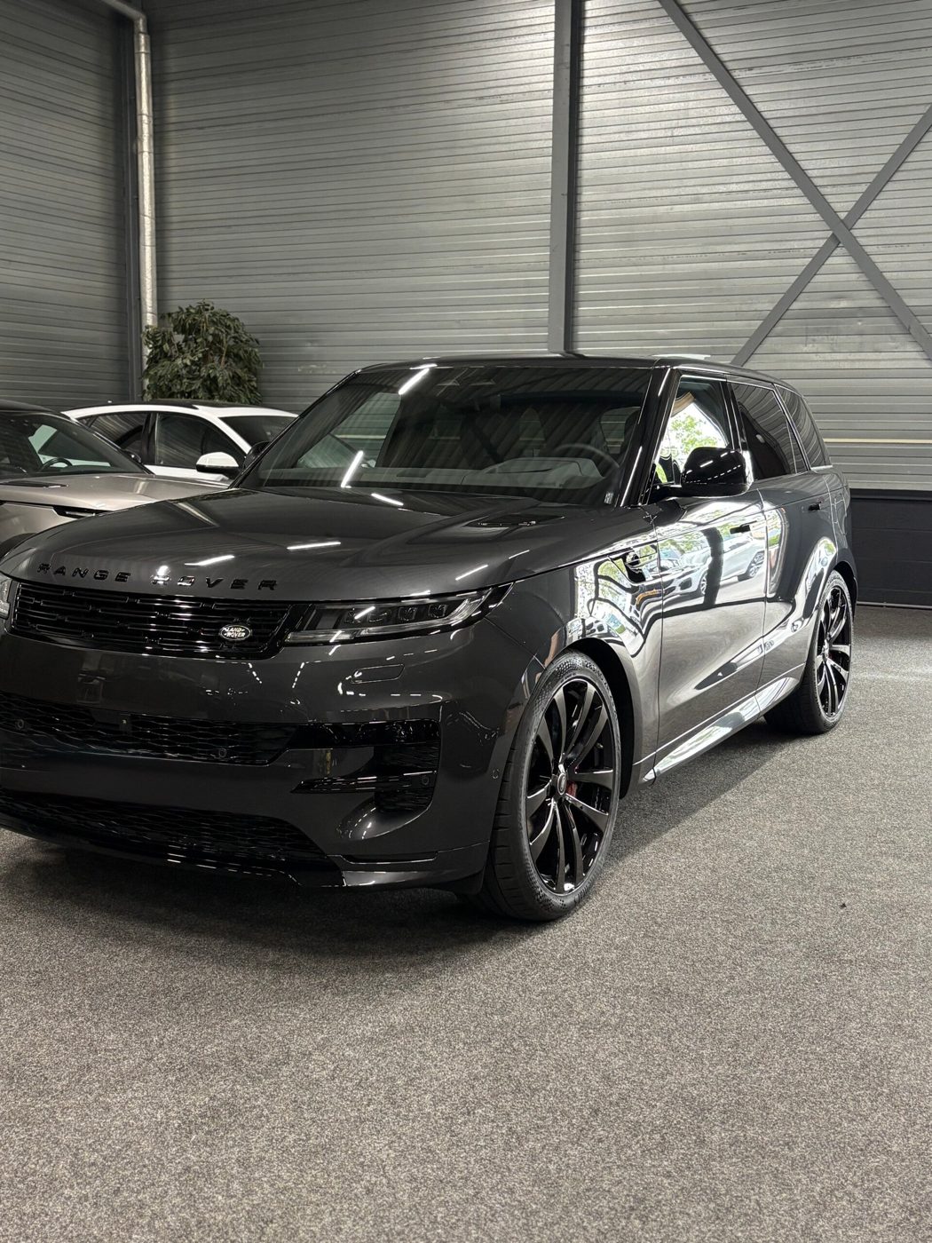Range Rover na behandeling in de studio